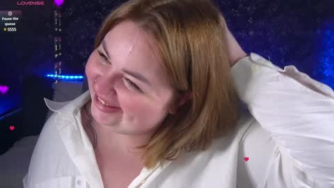 Snapshot of zarareign_ chatting on December 14, 2024, 2:45 am Lola online show from December 14, 2024, 2:45 am