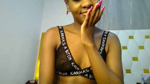 Snapshot of zariah011 chatting on June 22, 2026, 10:18 pm zariah online show from June 22, 2026, 10:18 pm