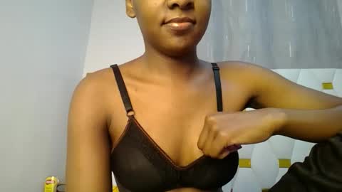 Snapshot of zariah011 chatting on June 25, 2026, 5:12 am zariah online show from June 25, 2026, 5:12 am