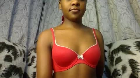 Snapshot of zariah011 chatting on July 29, 2026, 9:35 pm zariah online show from July 29, 2026, 9:35 pm