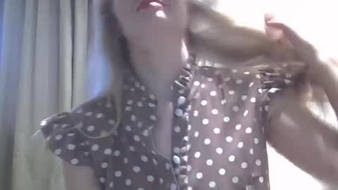 Snapshot of zarinaswift chatting on December 20, 2024, 7:33 am Zarina Swift online show from December 20, 2024, 7:33 am