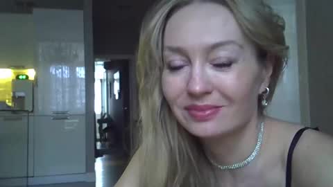 Snapshot of zarinaswift chatting on January 20, 2025, 4:10 am Zarina Swift online show from January 20, 2025, 4:10 am