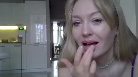 Snapshot of zarinaswift chatting on January 22, 2025, 4:44 am Zarina Swift online show from January 22, 2025, 4:44 am