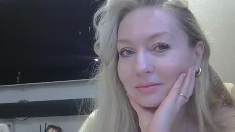 Snapshot of zarinaswift chatting on February 1, 2025, 4:35 am Zarina Swift online show from February 1, 2025, 4:35 am