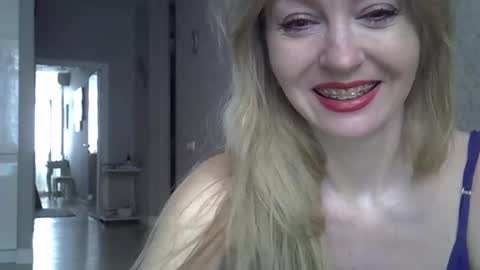 Snapshot of zarinaswift chatting on February 18, 2025, 8:05 am Zarina Swift online show from February 18, 2025, 8:05 am