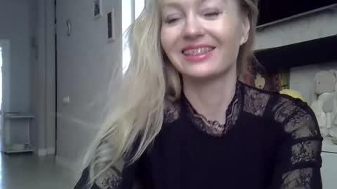 Snapshot of zarinaswift chatting on March 9, 2025, 8:18 am Zarina Swift online show from March 9, 2025, 8:18 am