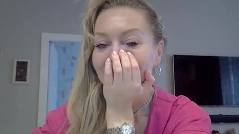 Snapshot of zarinaswift chatting on October 10, 2025, 4:33 am Zarina Swift online show from October 10, 2025, 4:33 am