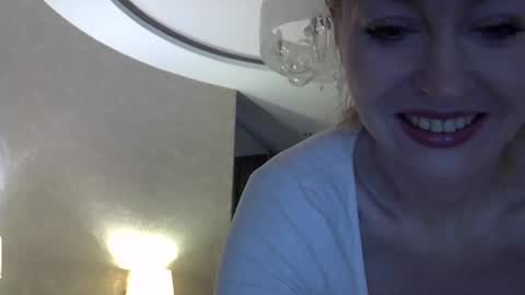 Snapshot of zarinaswift chatting on October 14, 2025, 4:13 am Zarina Swift online show from October 14, 2025, 4:13 am