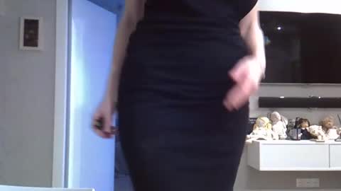 Snapshot of zarinaswift chatting on October 25, 2025, 10:34 am Zarina Swift online show from October 25, 2025, 10:34 am