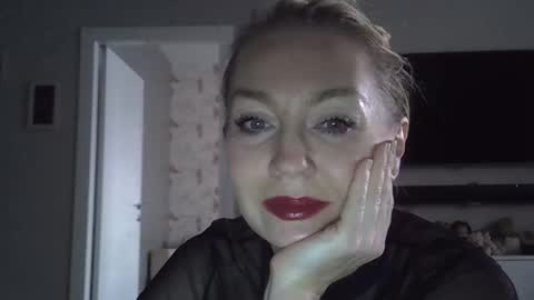 Snapshot of zarinaswift chatting on November 1, 2025, 10:06 am Zarina Swift online show from November 1, 2025, 10:06 am