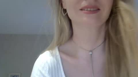 Snapshot of zarinaswift chatting on May 14, 2026, 4:52 am Zarina Swift online show from May 14, 2026, 4:52 am