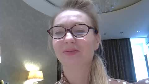 Snapshot of zarinaswift chatting on May 15, 2026, 4:41 am Zarina Swift online show from May 15, 2026, 4:41 am