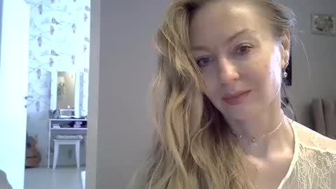 Snapshot of zarinaswift chatting on May 27, 2026, 6:32 am Zarina Swift online show from May 27, 2026, 6:32 am