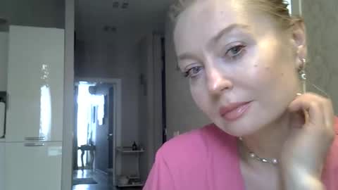 Snapshot of zarinaswift chatting on June 2, 2026, 6:59 am Zarina Swift online show from June 2, 2026, 6:59 am