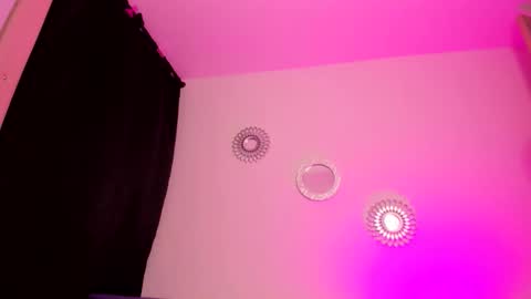 Zaritha Li online show from November 12, 2025, 10:26 am