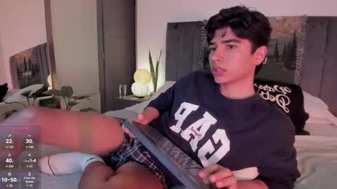 Snapshot of zayotto chatting on November 23, 2025, 6:46 am Hii im Zay. I save money for education. PVT Open. online show from November 23, 2025, 6:46 am