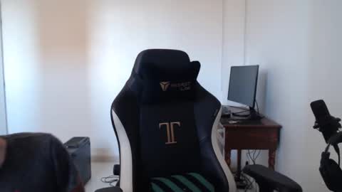 Snapshot of zazou3113 chatting on December 16, 2024, 8:31 am Grizzly Bear online show from December 16, 2024, 8:31 am