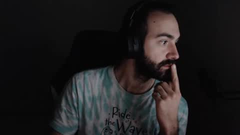 Snapshot of zazou3113 chatting on December 18, 2024, 9:29 pm Grizzly Bear online show from December 18, 2024, 9:29 pm