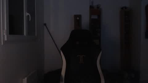 Snapshot of zazou3113 chatting on January 2, 2025, 6:34 pm Grizzly Bear online show from January 2, 2025, 6:34 pm