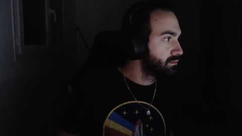 Snapshot of zazou3113 chatting on January 16, 2025, 10:02 pm Grizzly Bear online show from January 16, 2025, 10:02 pm