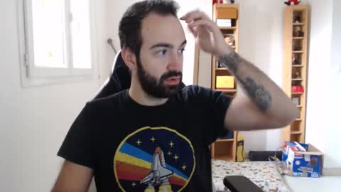 Snapshot of zazou3113 chatting on January 19, 2025, 12:17 pm Grizzly Bear online show from January 19, 2025, 12:17 pm