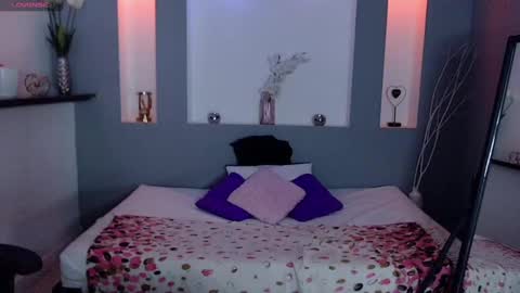 Karolyne online show from September 18, 2025, 3:47 pm