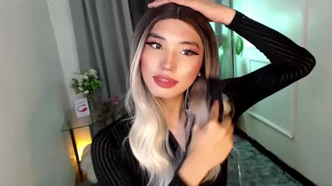 zelainalovetocum online show from January 29, 2025, 9:33 am