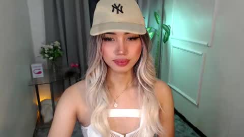 zelainalovetocum online show from February 13, 2025, 7:03 am