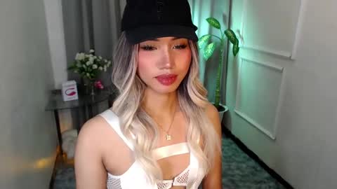 zelainalovetocum online show from February 26, 2025, 9:05 pm