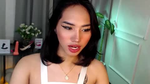 zelainalovetocum online show from March 4, 2025, 5:34 pm