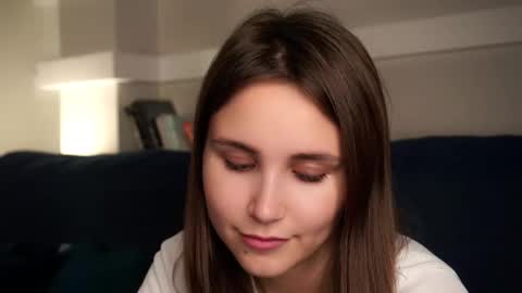 Emilia online show from September 12, 2025, 7:41 am