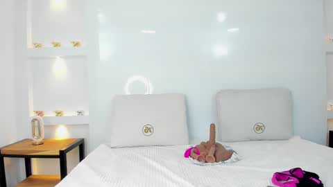 Zenda Evans online show from February 26, 2025, 4:14 am