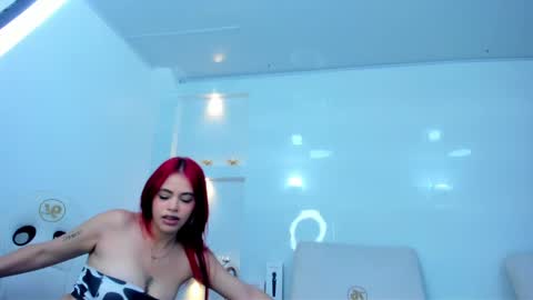 Zenda Evans online show from October 10, 2025, 4:33 am