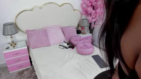 zendayarosse online show from April 27, 2026, 9:46 pm