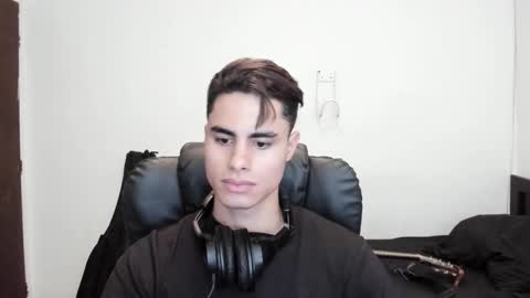 zenzhu online show from December 18, 2025, 11:11 pm