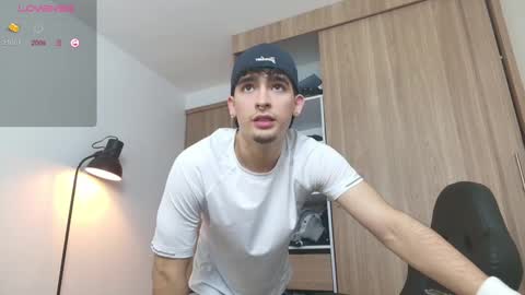 Zenn online show from February 15, 2025, 2:33 pm