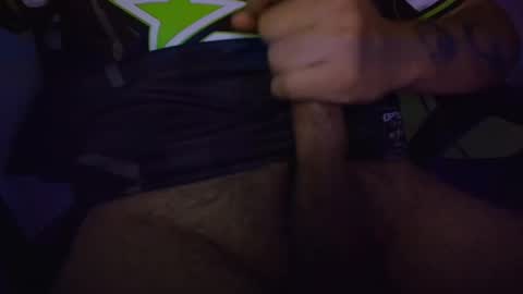 zerotwo5 online show from January 18, 2026, 1:53 am