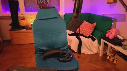 zesty_peach online show from June 8, 2026, 1:39 am