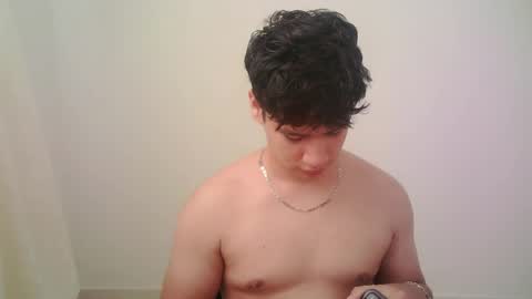 zeus_183 online show from May 6, 2026, 3:17 pm