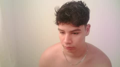 zeus_183 online show from June 3, 2026, 2:33 pm