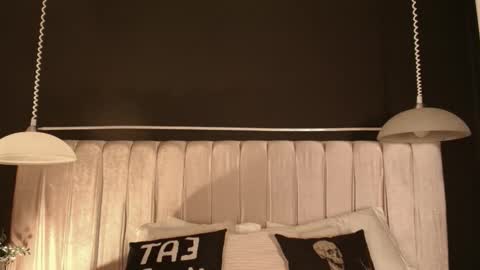 zhally_dee online show from November 15, 2025, 7:43 pm