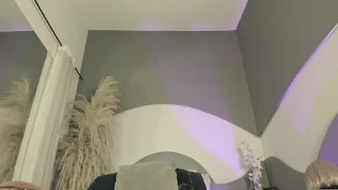 zhally_dee online show from May 25, 2026, 11:49 am