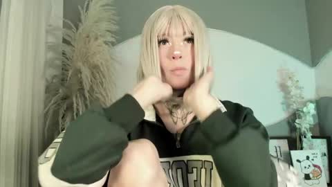 zhally_dee online show from June 4, 2026, 11:49 am