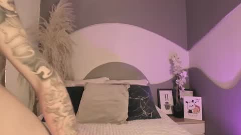 zhally_dee online show from June 25, 2026, 11:37 am