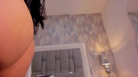 zharia_lux25 online show from June 6, 2026, 11:37 am