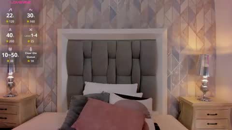 zharia_lux25 online show from June 18, 2026, 11:36 am