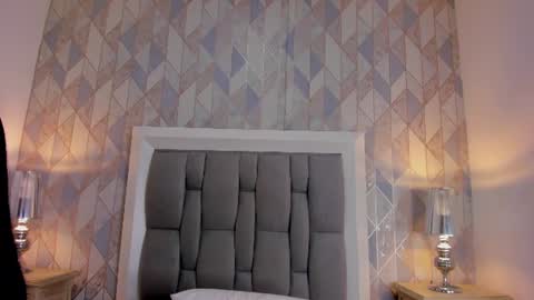 zharia_lux25 online show from June 26, 2026, 11:36 am