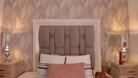 zharia_lux25 online show from August 1, 2026, 3:44 pm