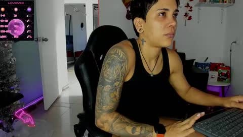 zhoestrong online show from January 1, 2025, 5:00 pm