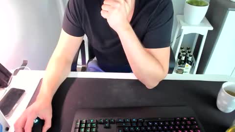 Snapshot of ziemlichflutschig chatting on December 3, 2024, 12:27 pm ziemlichflutschig online show from December 3, 2024, 12:27 pm